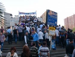 Bir Dakikalık Yol Çileye Döndü