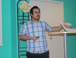 İsveç’te İkinci Kez Türk Asıllı Bir Siyasetçi Parti Yönetimine Seçildi