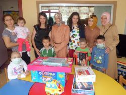 Üniversite Öğrencileri Lösemili Çocukları Ziyaret Etti