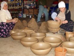 Çanak Çömlek Yaparak 5 Çocuğunu Üniversitede Okutmuş