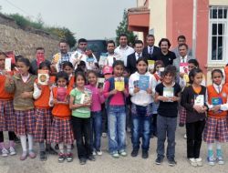 Genç İşadamlarından Belde Okuluna Kitap Yardımı