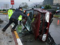 Zonguldak'ta Araç Takla Attı: 2 Yaralı