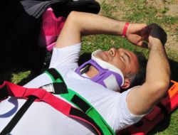 Paraşütün Kontrolünü Kaybeden Pilot Ağaca Çarptı