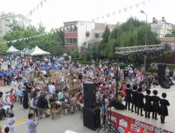 Geleneksel Bahar Şenliği'nde Doyasıya Eğlendiler