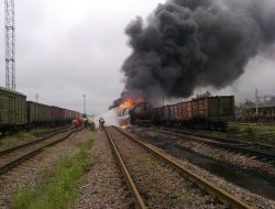 Rusya’da Benzin Yüklü Tren Alev Alev Yandı