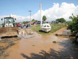 Burhaniye’de Dere Taştı, Mahalle Sular Altında Kaldı