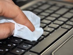 'Klavyedeki Mikroplardan Düzenli Temizlikle Kurtulabilirsiniz'