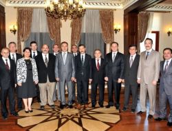 Antalya Valisi Altıparmak: Yeşilay, Değerler Eğitimine Yönelik Mesajlar Vermeli