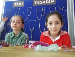 Öğrenciler Takı Tasarlayıp Sergiledi