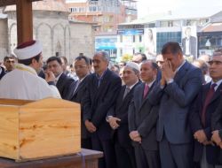 Mhp'li Kaya, Annesini Gözyaşlarıyla Son Yolculuğuna Uğurladı