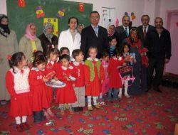 Yakutiye Kaymakamı Çelik, Anaokulu Çocuklarına Kırtasiye Ve Temizlik Malzemesi Dağıttı