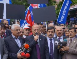 Memur Zammına Siyah Pankartlı Tepki