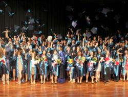 Paü Denizli Sağlık Hizmetleri Meslek Yüksekokulu'nda Mezuniyet Heyecanı