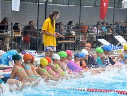Çukurova Belediyesi'nin Yüzme Kurslarına Yoğun İlgi