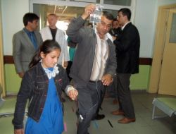 Okul Bahçesindeki Cıvayla Oynayan 17 Öğrenci Hastanelik Oldu