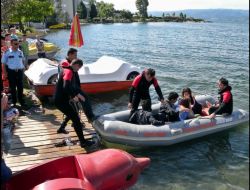 Deniz Bisikleti Alabora Oldu 5 Kişi Ölümden Döndü