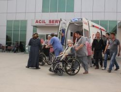 Lastiği Çıkan Tarım Aracı Devrildi: 7 Yaralı