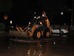İZMİR'DE SAĞANAK YAĞIŞ