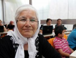 Ttnet, 72 Yaşındaki Mukaddes Sezer’i İnternetle Tanıştırdı