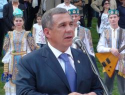 Tatar Şair Tukay’ın Heykeli Haliç Kıyısına Dikildi