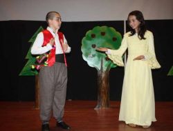 Bilim Ve Sanat Merkezi Öğrencilerinin Tiyatro Oyunu Beğeni Topladı