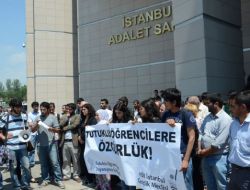 Tutuklu Öğrenciler İçin Adliye Önünde Eylem
