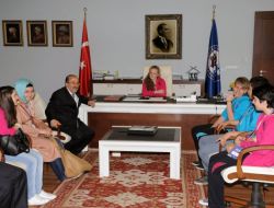 Türkçe Sevdalıları Gümrükçüoğlu’nu Ziyaret Etti