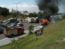 EVDE DEĞİL YOLDA YANDI