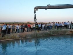 Bayan Öğretmenenlerin İçinde Bulunduğu Otomobil Kanala Uçtu: 2 Ağır Yaralı