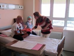 Ak Partili Kadınlar Lösemi Hastalarına Moral Verdi