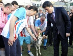 Futbol Turnuvasını Birinci Bitiren Ekibe Koç Hediye Edildi