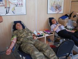 Garnizon Komutanı Ve Emniyet Müdürü Kızılay’a Kan Bağışı Yaptı