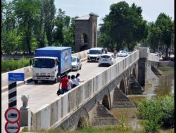 Tarihi Köprüleri Kullanan Ağır Vasıta Sürücülerine 154 Lira Ceza