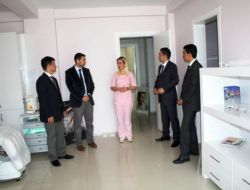 Liseli Kızlardan Kırsaldaki Kadınlara Güzellik Ve Saç Bakımı Kursu