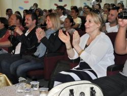 Minik Öğrenciler Sahnede Hünerlerini Sergiledi