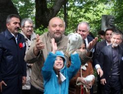 Nazım’ın Mezarına Anadolu Toprağı Serpildi!