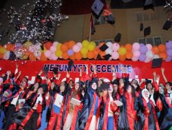 Ufuk Eğitim Kurumları, Öğrencilerini Törenle Uğurladı