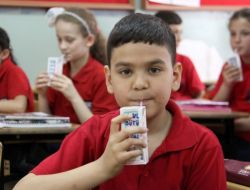 Süt Üreticileri: Askere Ve Polise De Ücretsiz Süt Dağıtılsın