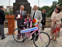 Geri Dönüşüme Uyum Sağlayan Mahalleler Ödüllendirdi