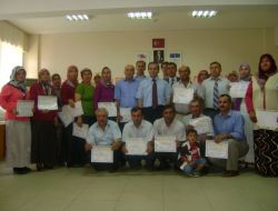 Aile Seminerine Katılan Öğrenci Velileri Sertifikalarını Aldı