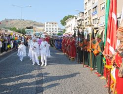 Bergama Gönüllü Anneler Derneği Toplu Sünnet Şöleni Düzenledi