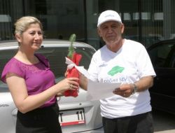 İşadamı Onatça, Müşterilerine Çam Fidanı Hediye Etti