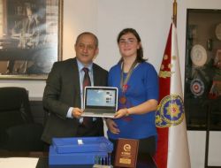 Polis Kızının Başarısı, Emniyet Müdürü Tarafından Ödüllendirildi