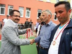 Geleneksel Babalar Voleybol Turnuvası Yapıldı