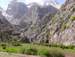 Demirkazık Dağı'nda Kalan Üniversiteli Öğrencilere Ulaşılmaya Çalışılıyor