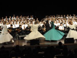 Kardeşlik İçin 12 Dilde Şarkı Söylediler