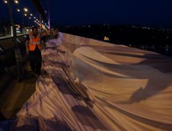Türkçe Olimpiyatları Bayrağı Boğaz Köprüsü'nde
