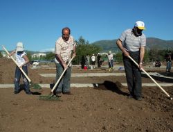 Botanik Bahçesine Fide Dikildi