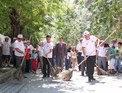 Polatlı Protokolü Cadde Ve Sokakları Temizledi