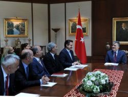 Bakan Çelik, Cumhurbaşkanı Gül’e ‘zülfikar’ Hediye Etti!